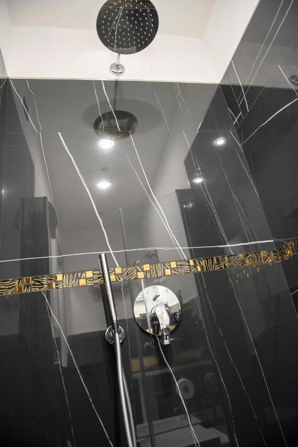 Sabriluna Rooms ลาสเปเซีย ภายนอก รูปภาพ
