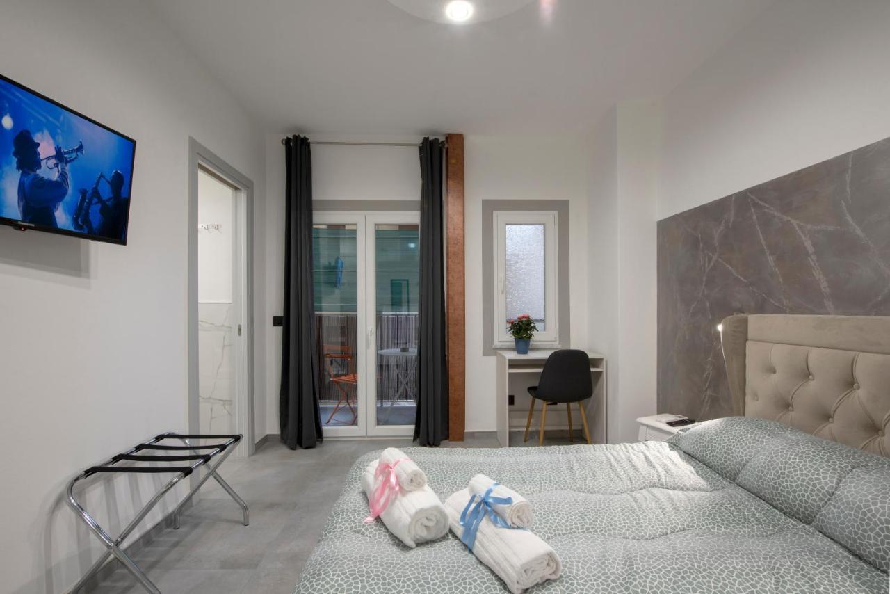 Sabriluna Rooms ลาสเปเซีย ภายนอก รูปภาพ