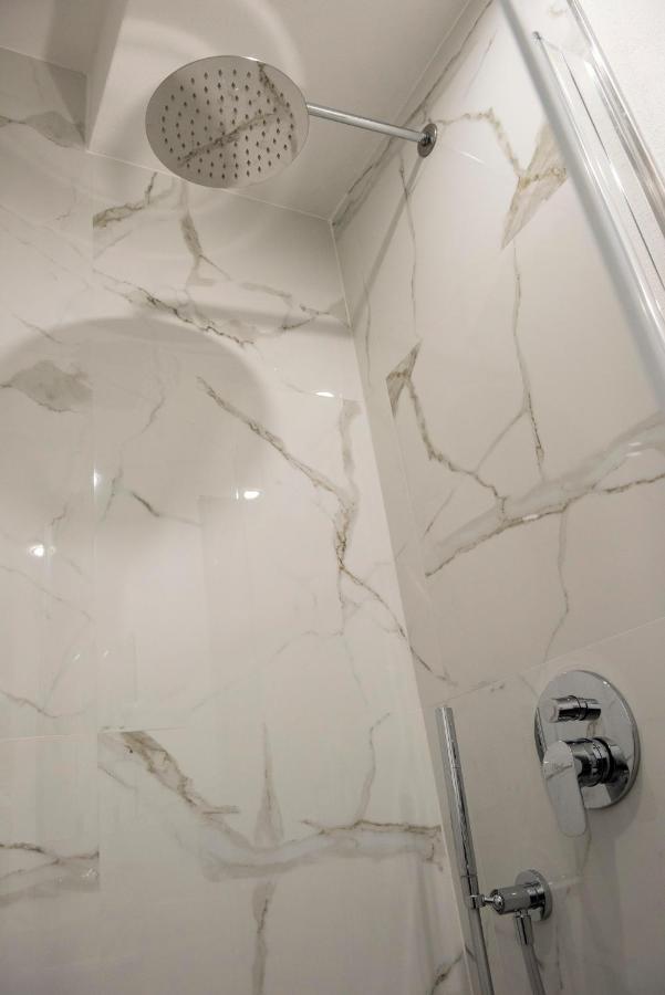 Sabriluna Rooms ลาสเปเซีย ภายนอก รูปภาพ